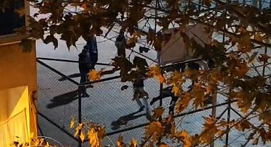 İstanbul - Sultangazi'de arkadaşları kavga etti; ayırmak yerine tezahüratta bulundular