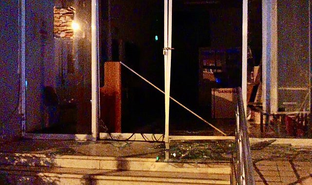 İzmir'de belediye binasına taşlı saldırı; 1 gözaltı