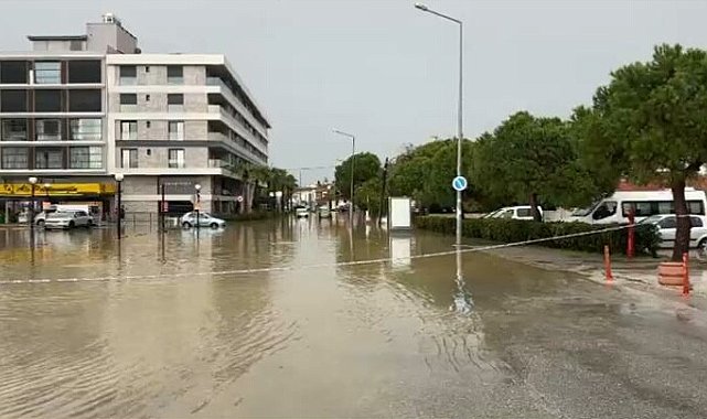 İzmir'de sağanak etkili oldu