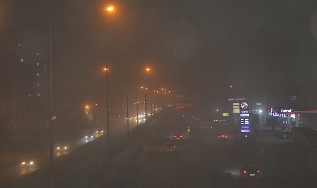Mardin'de fırtınada motosikleti devrilen kurye yaralandı