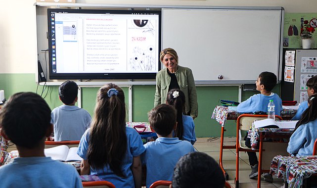 Meslekte 27'nci yılını dolduran Kader öğretmen: Vitrin camlarına bakıp, kendimi motive ederdim