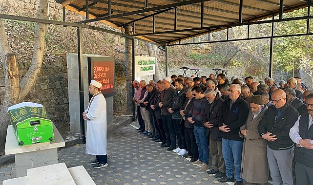 Mezuniyet fotoğrafı çektirdikten sonra kazada ölen Şükran Ela defnedildi