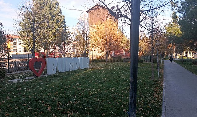 Okul çıkışı buluştukları parkta kız öğrenciyi darbettiler