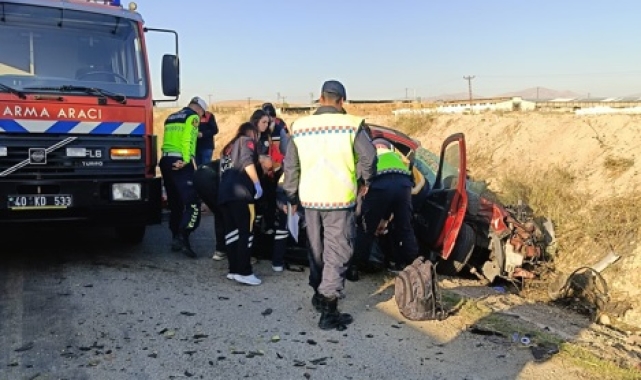 Otomobil ile kamyon çarpıştı: 1 ölü, 1 yaralı
