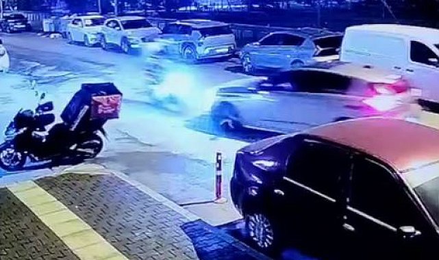 Otomobilin çarptığı motosikletin sürücüsü yaralandı