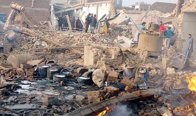 Pakistan'da tutkal fabrikasında patlama: 18 ölü