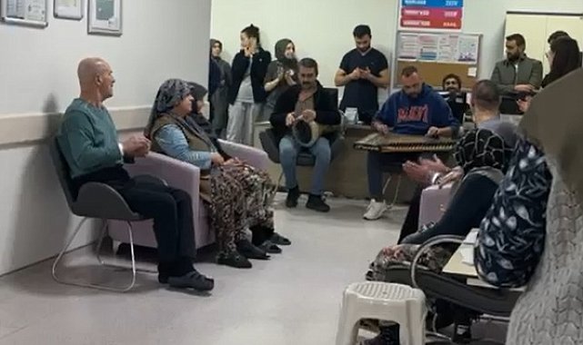 Palyatif servisteki hastalar, canlı müzikle moral buldu