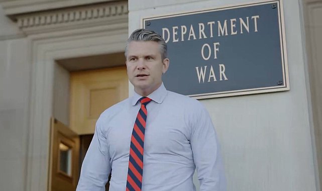 Pentagon'da 'Savaş Bakanlığı' tabelaları asıldı