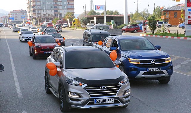 Rize'de 25 Kasım konvoyu; şiddete karşı direksiyon başına geçtiler