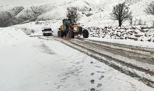 Siirt'te kar nedeniyle yolda mahsur kalan araçlar kurtarıldı