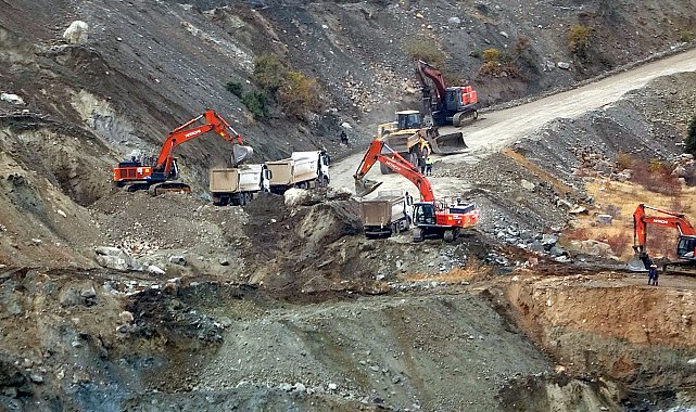 Sivas'ta göçük altında kalan şantiye müdürü 8 gündür aranıyor