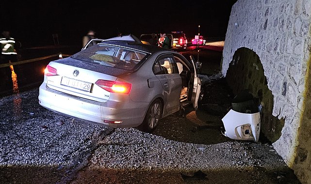 Sivas'ta otomobiller çarpıştı: 1 ölü, 2 yaralı