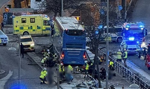 Stockholm'de otobüs, durağa çarptı: 3 ölü