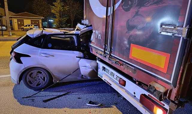 TIR'a arkadan çarpan otomobil sürücüsü yaralandı