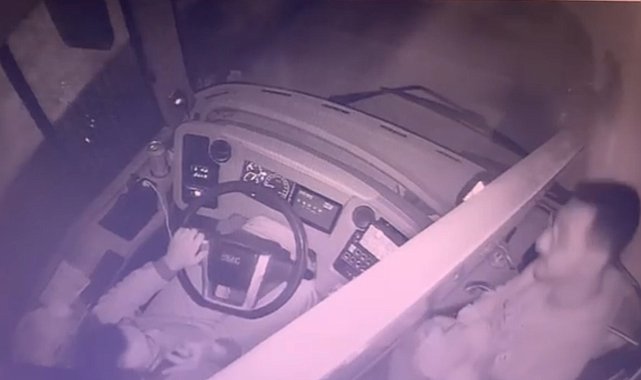 Trafikteki tartışmada otobüse tabancayla ateş açtı