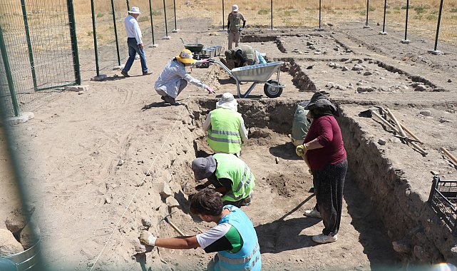 Türk ve Koreli arkeologlardan 4 bin yıl önce Anadolu'nun en görkemli binasının kalıntılarında ortak çalışma
