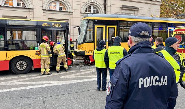 Varşova'da iki tramvay ile otobüs çarpıştı: 24 yaralı