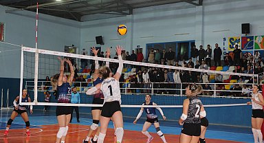 Voleybol 2'nci Lig'de Silopi Gelişim, lideri devirdi