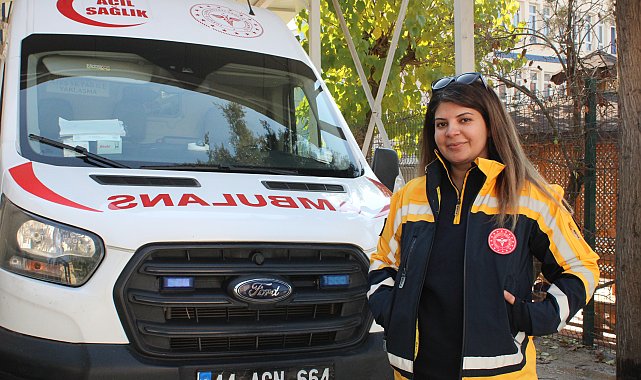 1 çocuk annesi acil tıp teknisyeni Sibel, ambulans da kullanıyor