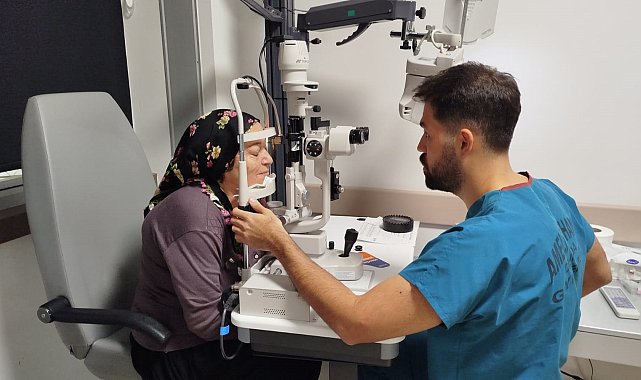55 yıl önce görme yetisi kaybolan sağ gözü ameliyatla görmeye başladı