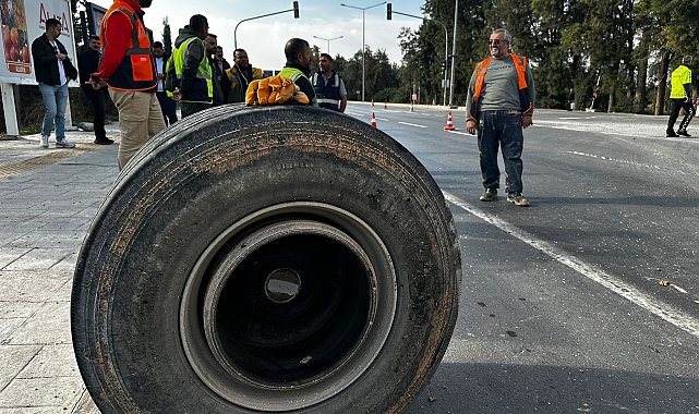 60 ton yük taşıyan TIR'ın tekeri koptu