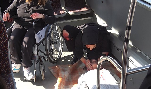 Ambulans şoförleri, teknik sürüşlerini geliştirmek için ralli yaptı