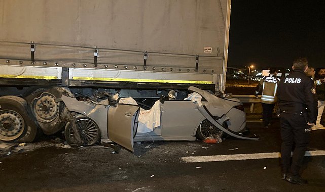 Ankara'da otomobil, TIR'a arkadan çarptı: 2 ölü, 1 yaralı