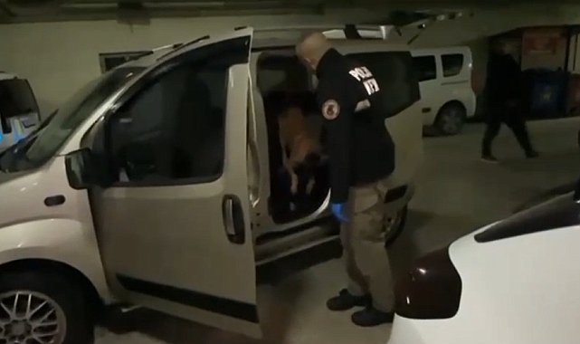 Aracın kapılarına gizlenmiş kokaini 'Pako' buldu