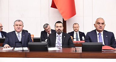 Bakan Ersoy: 2025 yıl sonu hedefimiz olan 64 milyar doları yakalayacağız