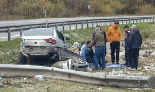 Bariyerleri aşıp refüje giren otomobildeki 2 kişi yaralandı