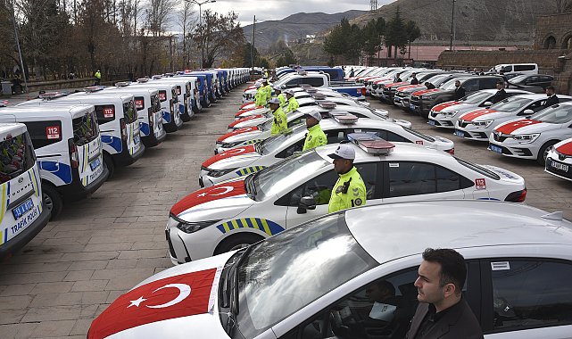 Bitlis'te Emniyet ve Jandarmaya 86 yeni araç teslim edildi