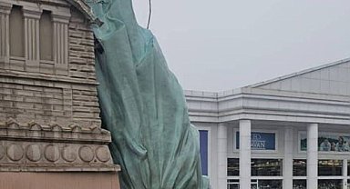 Brezilya'da Özgürlük Heykeli'nin replikası rüzgardan devrildi