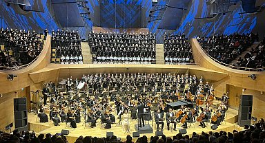 Devlet Çoksesli Korosu, 'Dünya Koro Günü'nde 500 kişiyle sahne aldı