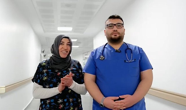 Doktor olup, hemşire annesinin yanına atandı