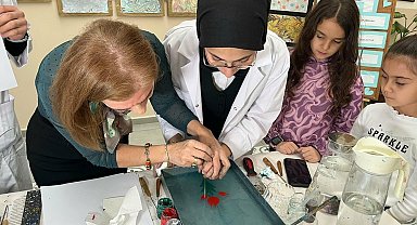 Ebru sanatı ile fizik öğreniyorlar