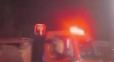 Elazığ'da yalıtım fabrikasında yangın: 16 kişi dumandan etkilendi, 1 itfaiye eri yaralandı