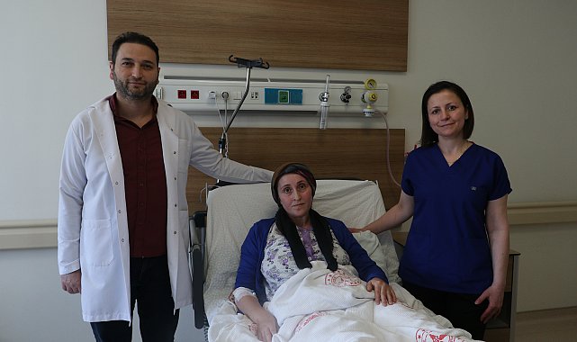 Forklift kazasında bacaklarını kaybetme riski bulunan Özlem, ameliyatla sağlığına kavuştu