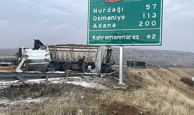 Gaziantep'te zincirleme kazaya karışan 3 TIR alev aldı; otoyol trafiğe kapandı