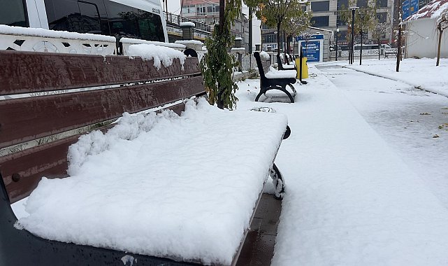 Hakkari'de 13 köy ve 30 mezra yolu kardan kapandı