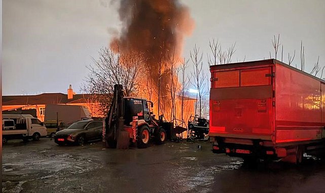 İstabul - Gaziosmanpaşa'da otoparkta yangın: 14 araç zarar gördü