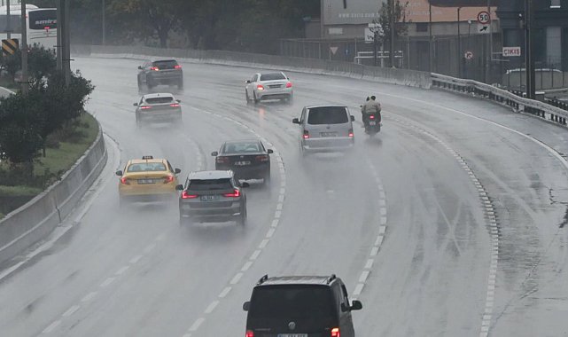 İstanbul - Arnavutköy'de cadde göle döndü - 2 Ek görüntüyle geniş haber