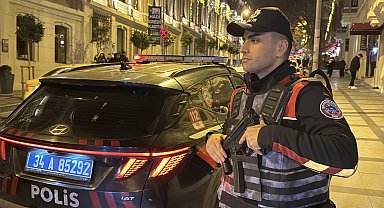 İstanbul - Beşiktaş'ta yüksek sesli müzik açan sürücü polise yakalandı: 14 günde 1,5 milyon lira ceza kesildi