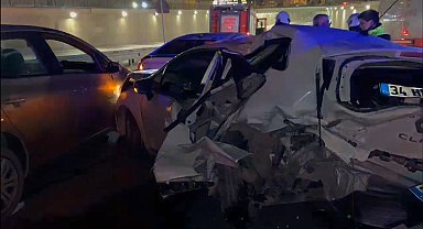 İstanbul -Çekmeköy'de 7 aracın karıştığı zincirleme kaza: 7 kişi yaralandı