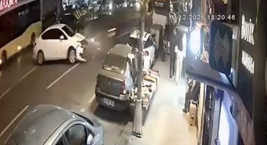 İstanbul- Fatih'te otomobilin çarptığı motosikletli yaralandı