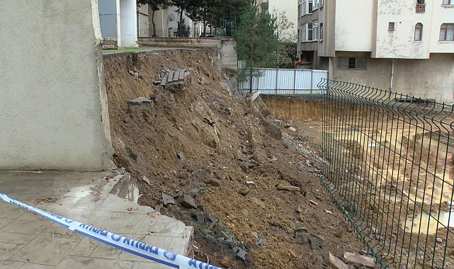 İstanbul- Kadıköy'de 5 katlı binanın istinat duvarı çöktü