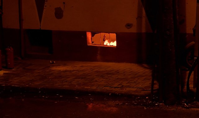 İstanbul - Küçükçekmece'de çıkan yangında 1 'i bebek 2 çocuk 6 kişi itfaiye tarafından kurtarıldı
