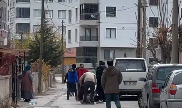Kayınpederinin ağır yaraladığı damat, göğsündeki bıçakla hastaneye kaldırıldı