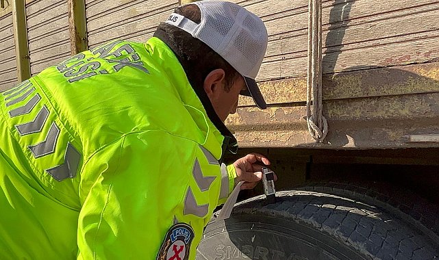 Kış lastiği denetiminde 10 ticari araca 'yasak yol saati' cezası