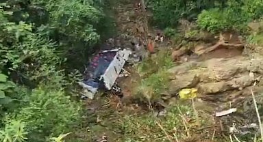 Kolombiya'da otobüs uçuruma yuvarlandı: 17 ölü, 20 yaralı