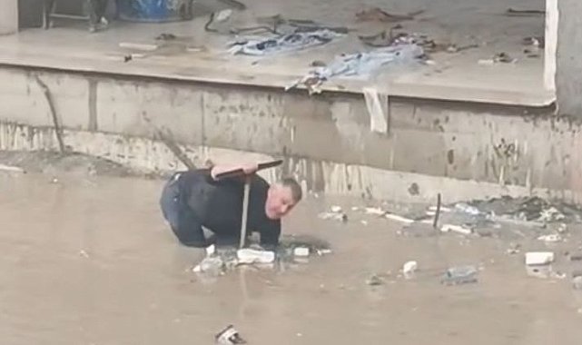 Mardin'de sağanak nedeniyle cadde ve sokaklar göle döndü